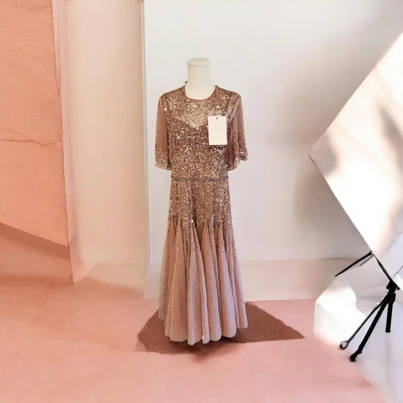 Beautiful *New W/tags* Mac Duggal Rose Sequin Dress - Picture 3 of 16